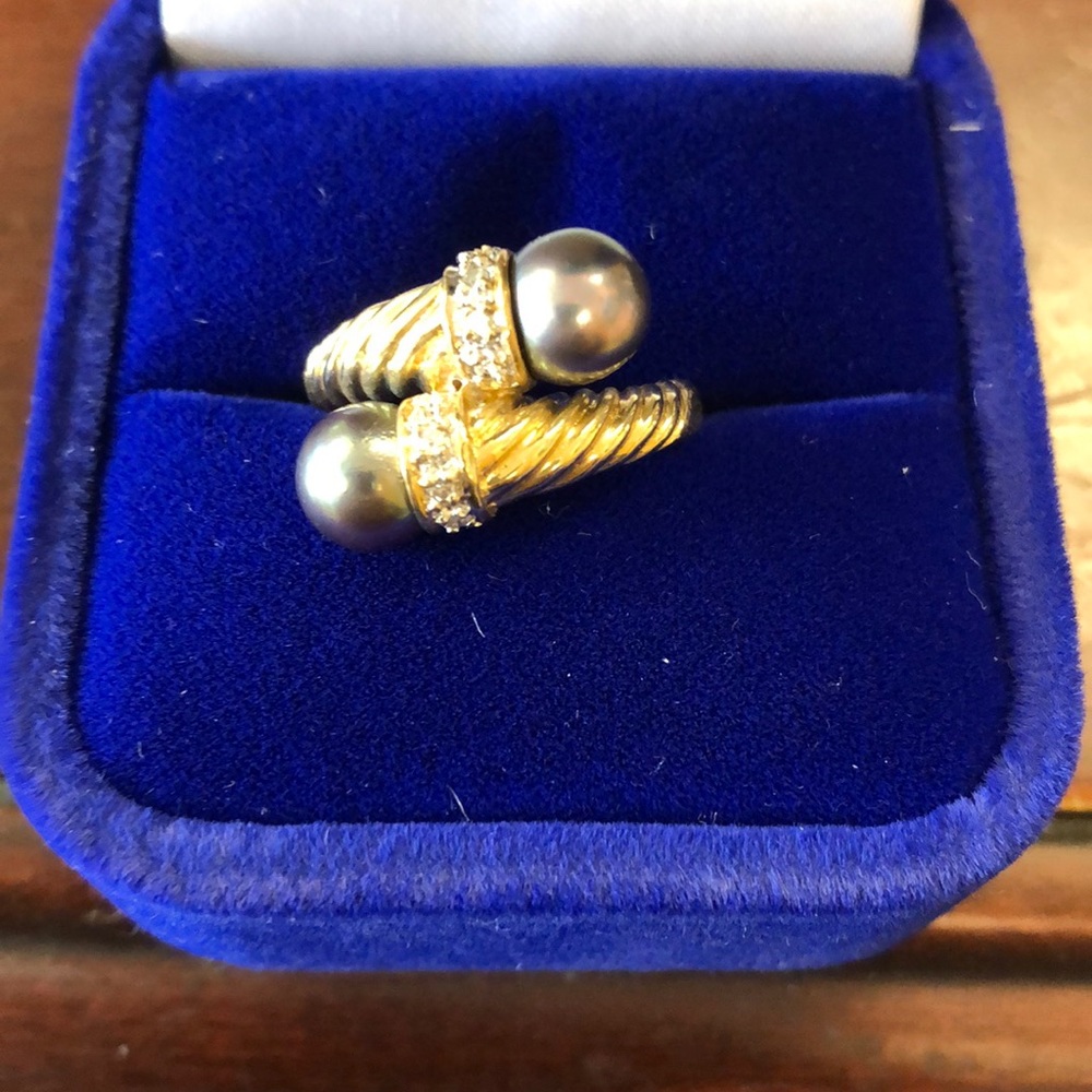 14k gold ring with pearls and diamond chips size 4